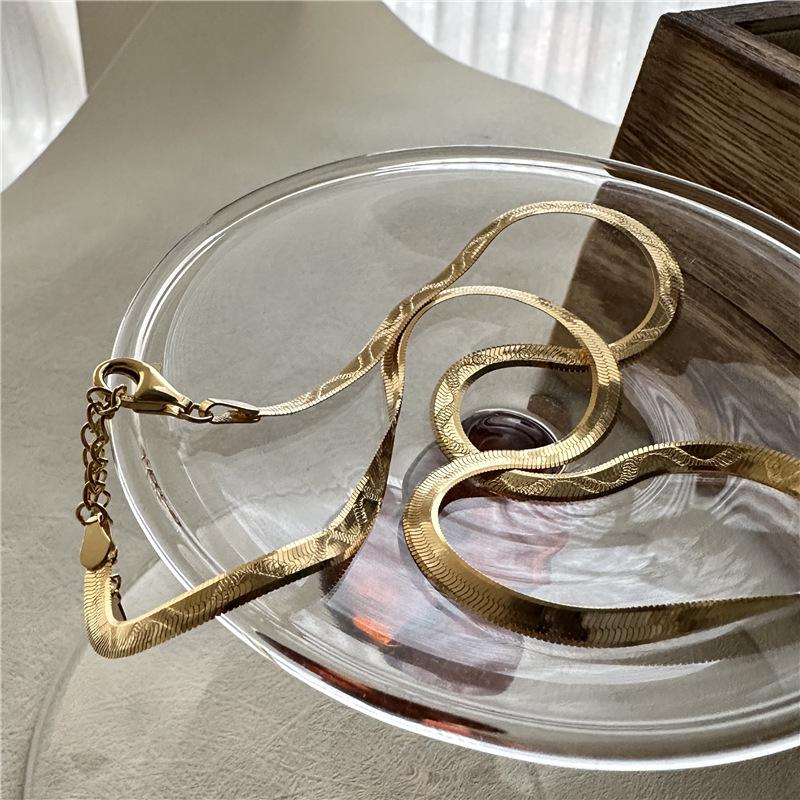 S925 Sterling Silver Korean Style Embossed Snake Bone Necklace: Chic Trendy Clavicle Chain