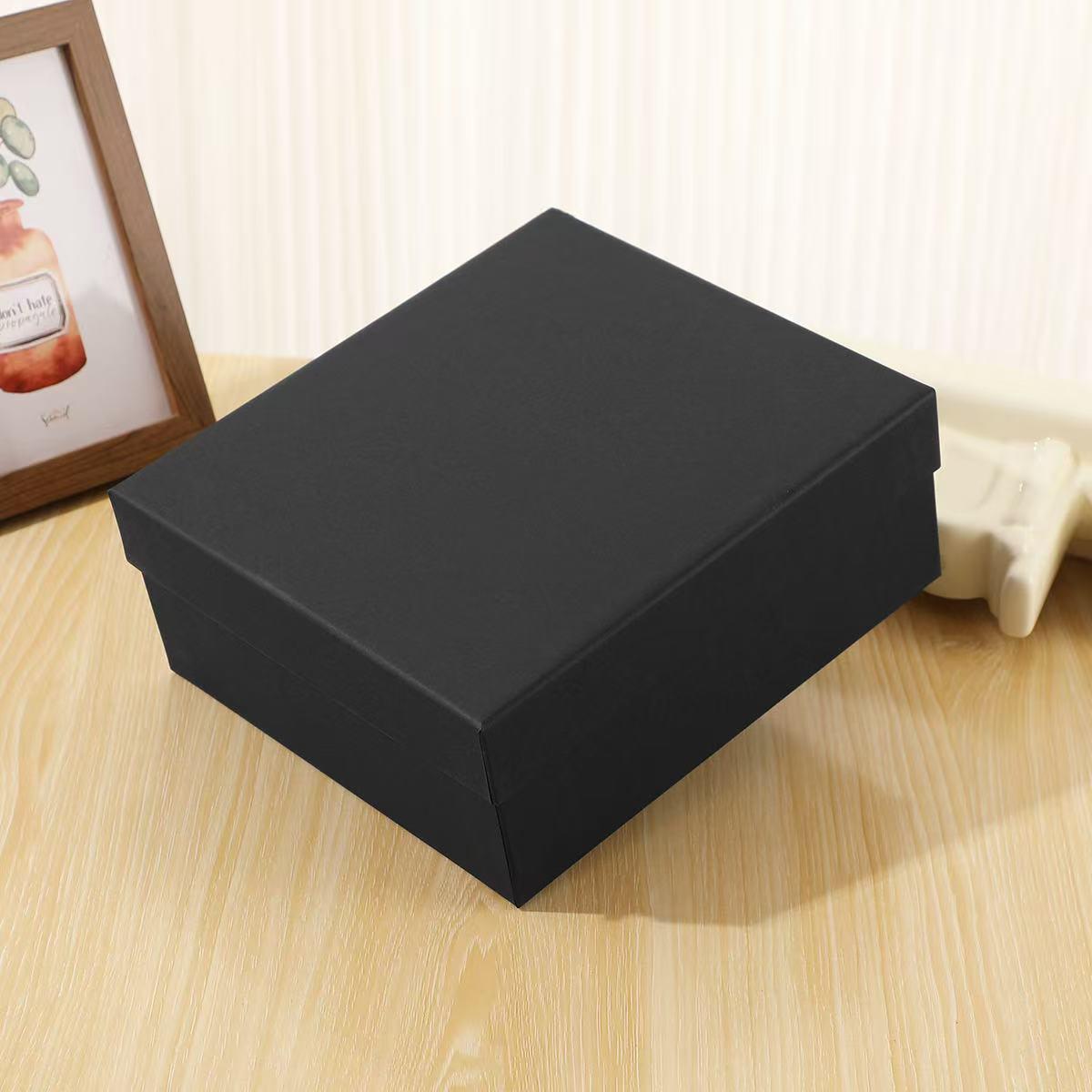 

Kraft Paper Gift Box for Souvenirs, Baking, Candy, Cakes, Mooncakes, and Teacher s Day Gifts.