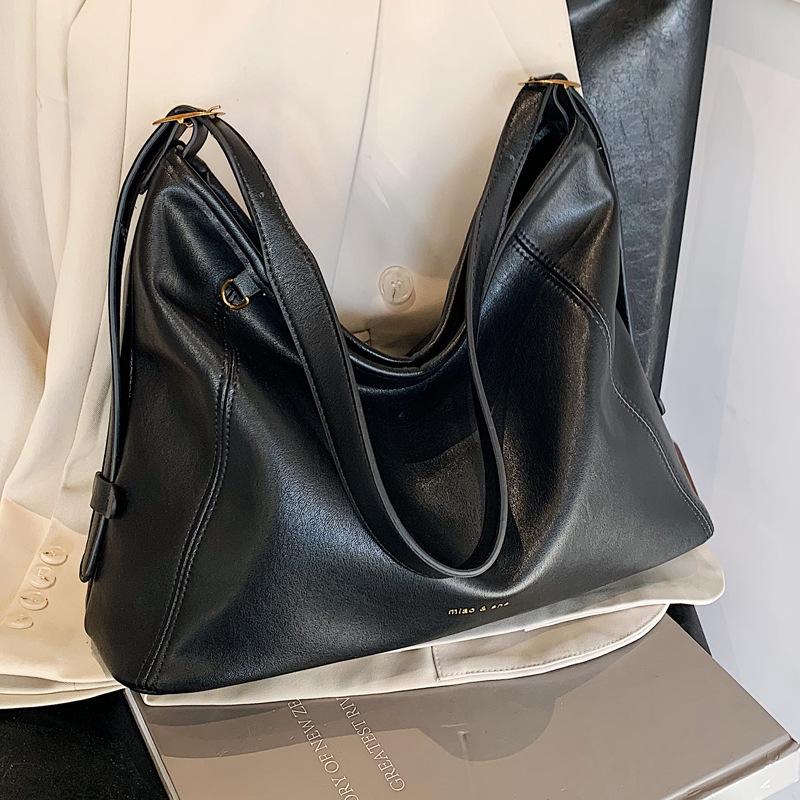 Large capacity bag women's autumn and winter versatile 2025 new simple shoulder messenger bag soft face women's commuter tote bag