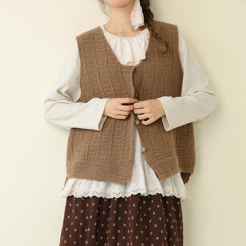 Autumn 2025 Vintage Round Neck Crochet Knit Vest