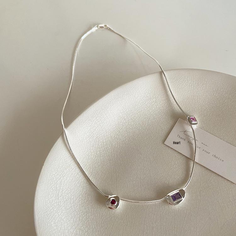 

Retro Irregular Metal Zircon Necklace: Versatile Women s Fashion Choker