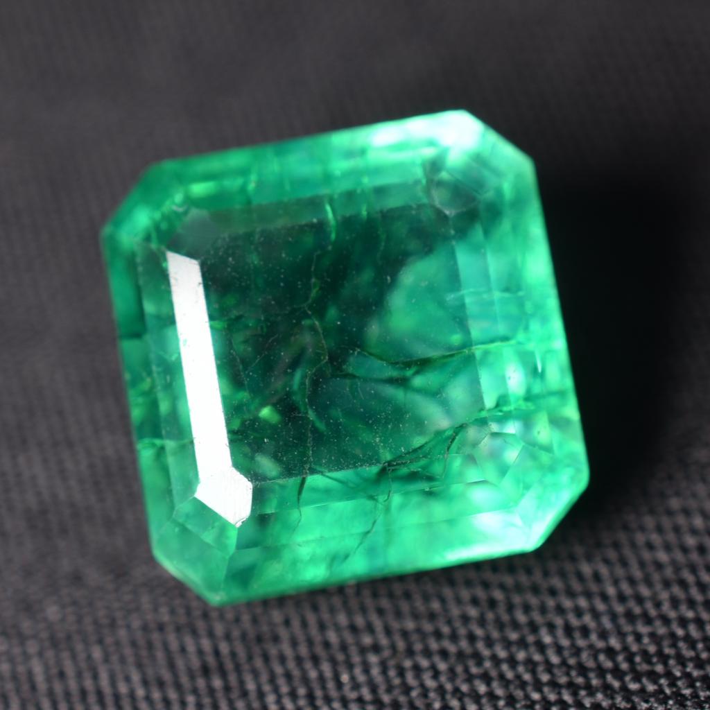 Natural Green Emerald Loose Gemstone 7.88 ct Emerald Cut for Jewelry Making and Gem Collections