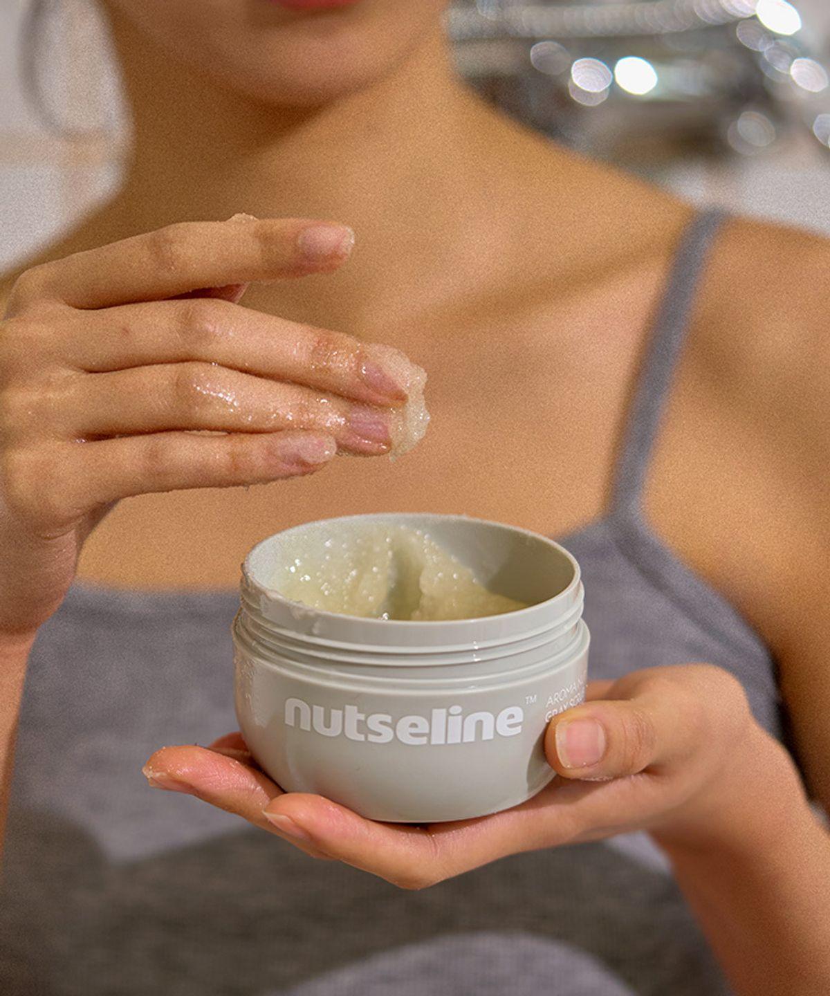 Aroma Nut Gray Body Scrub 200g