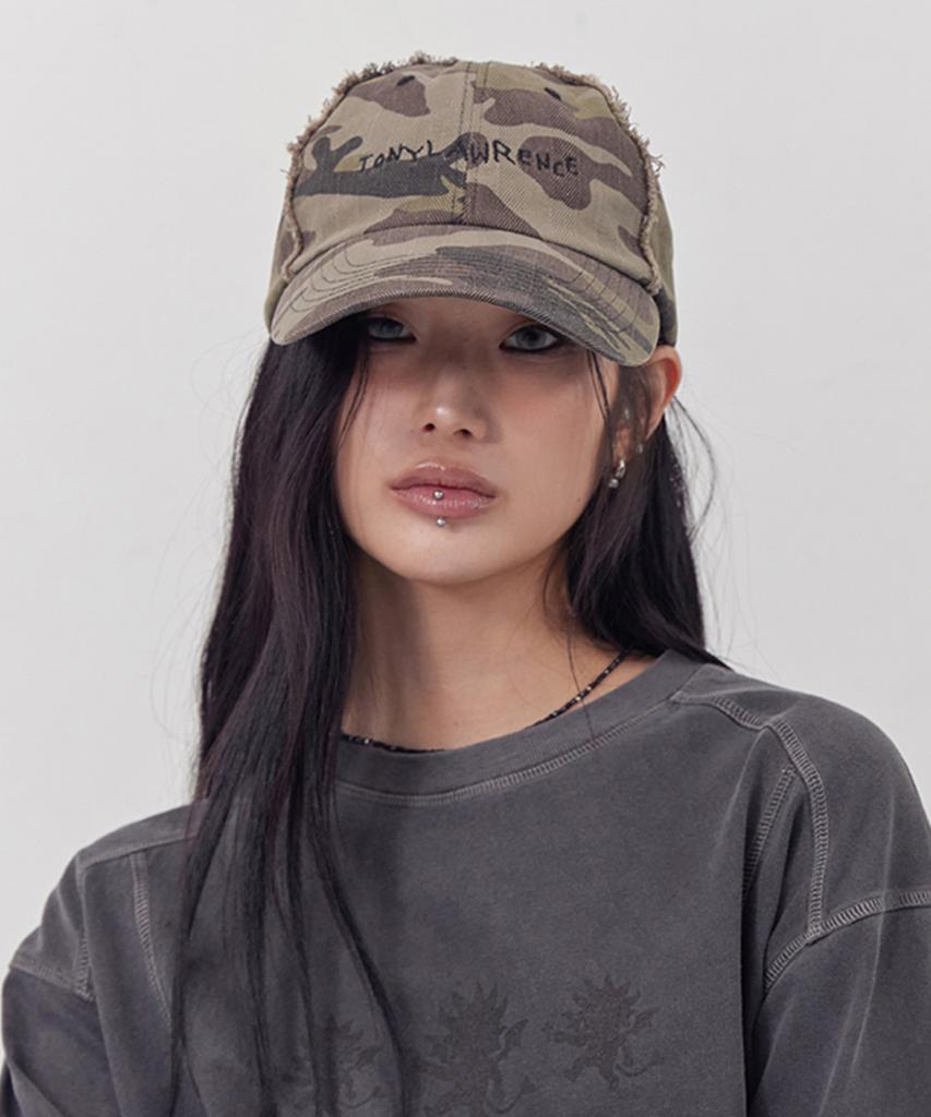 Tonilolenseu Lettering Embroidered Camo Ball Cap