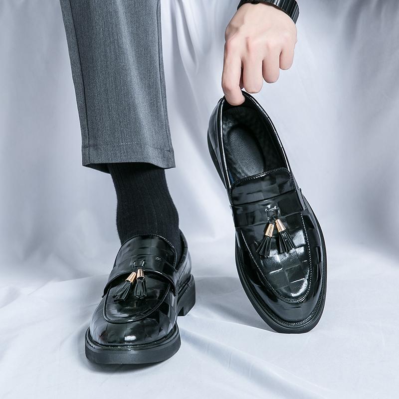 Fashion British Style Thick Soled Loafers for Men's Luxurious Dress Shoes Versatile for Banquets Weddings Offices Men's Business Shoes