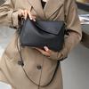 Borsa a Tracolla Geometrica in Pelle di Vacchetta - Alla Moda Borsa a Spalla Singola da Donna a Forma di Cuscino, Design Trendy 2026
