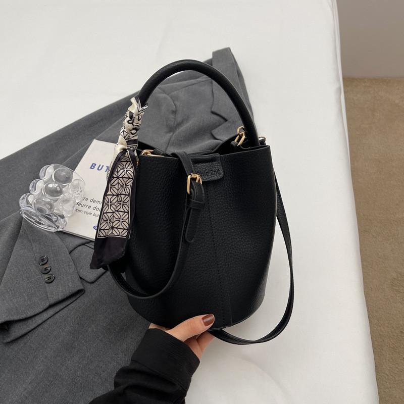Crossborder Style Small Pu Water Bucket Bag With Zipper Closure For Daily Use