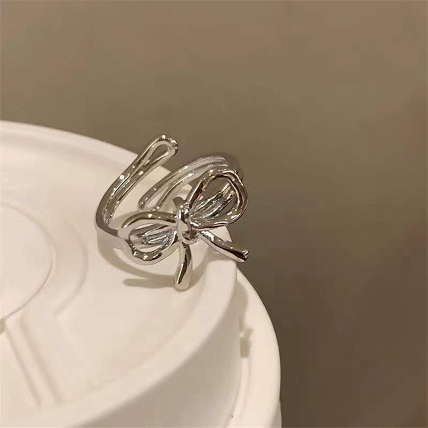Xiaohongshu S925 Sterling Silver Women's Luxury Ring - Niche Design, Non-Fade Index Finger Fashion.