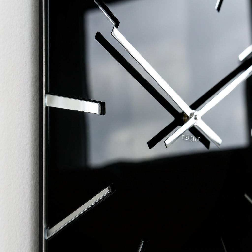Große schwarze exakte Wanduhr 50cm