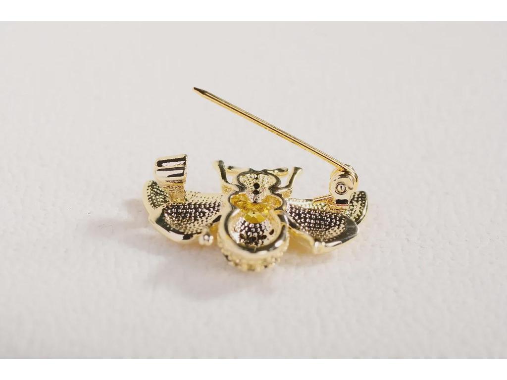 Korean Cute Bee Zircon Brooch: Elegant Enamel Pin for Personality & Style