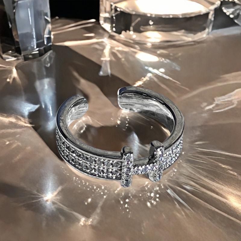 Luxuriöser Schlangenring mit vollem Diamantbesatz: Glänzende, Hochwertige Offene Kupfer Münze für Damen