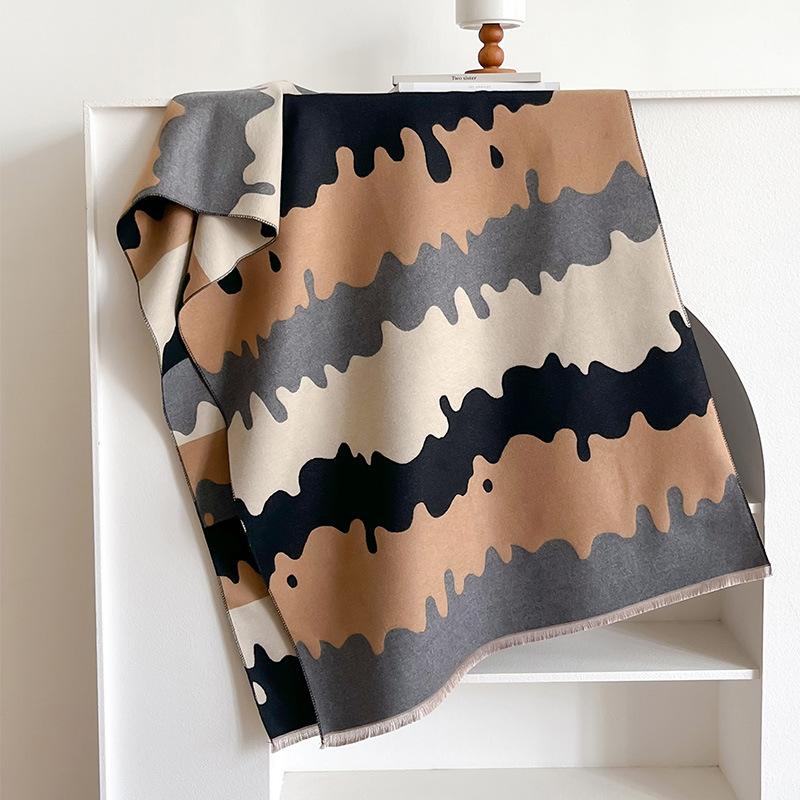 Contrasting Liquid Flow Small Fresh Sweet Cute Lady Warm Scarf Air Conditioning Shawl