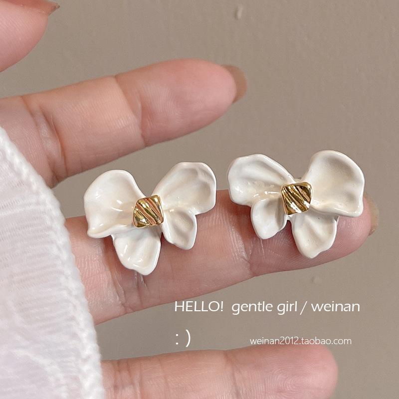 

Dripping flower earrings simple and sweet temperament stud earrings niche fashion versatile high sense earrings women