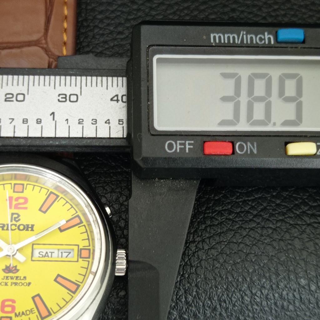VINTAGE RICOH R31 AUTOMATIC JAPAN MENS YELLOW COLOR DIAL WATCH a707949-1