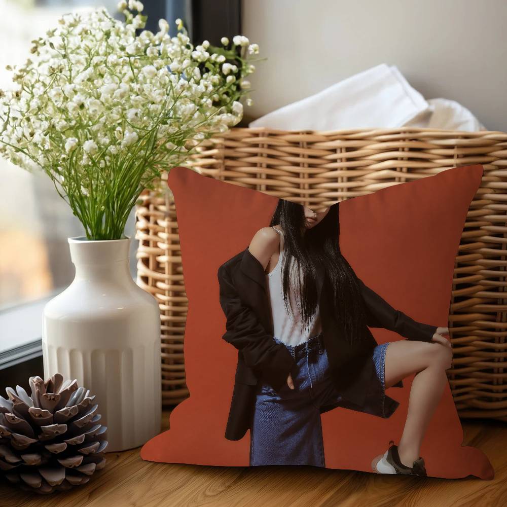 Singer C-Choi-Yena Pillow Anime Pillow Sofa Bed Head Pillow Cover Cushion Cover 45x45 Cm Fashion