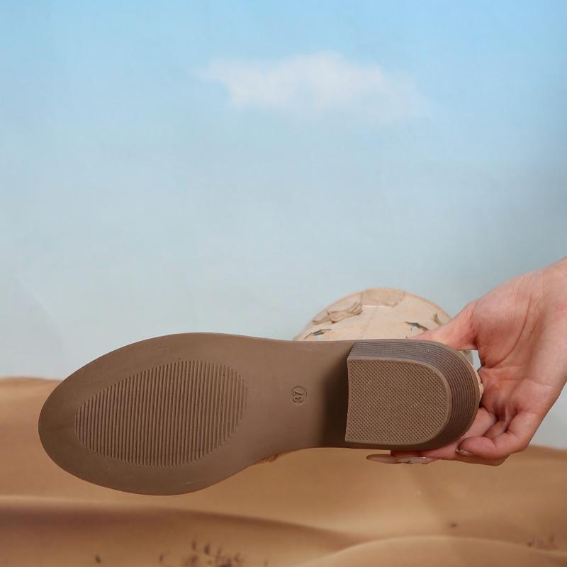 Amerikanische Retro-Kurzstiefeletten für Damen im Herbst und Winter, neue hohle, spitze Westernstiefel mit dickem Absatz