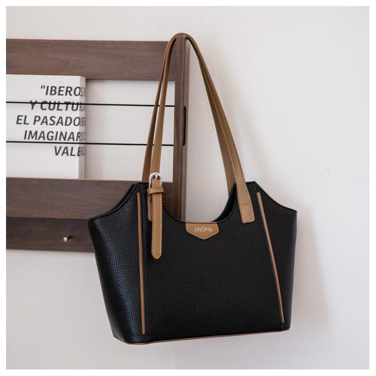 

2025 spring and summer Korean version of the new niche design handbag fashion versatile bag casual shoulder messenger women s bag чёрный