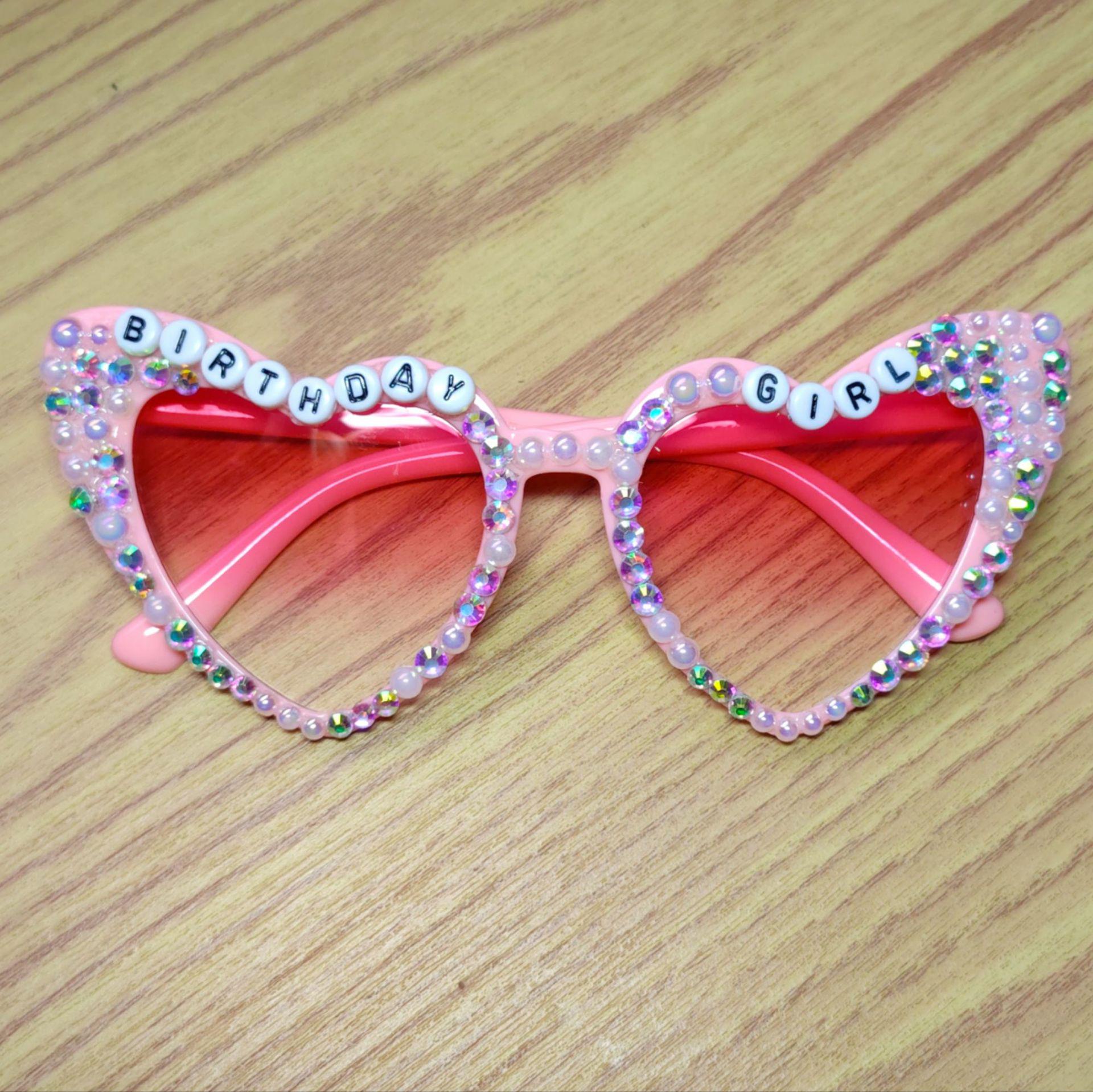 

Premium Heart-Shaped Sunglasses for Birthday Parties, Weddings, and Summer Sun Protection