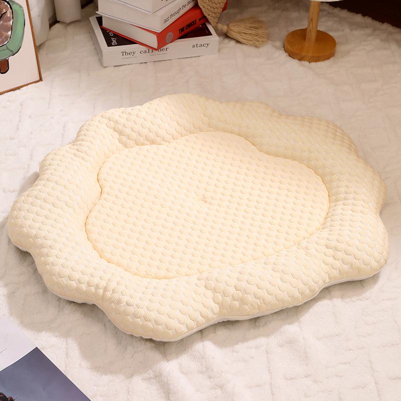 

All-Season Cooling Cat & Dog Bed Mat for Small/Medium Pets 70cm x 55cm жёлтый