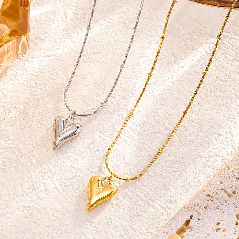 2026 Elegant Summer Clavicle Heart Necklace - Simple & Luxurious Peach Heart Titanium Steel Jewelry for Women