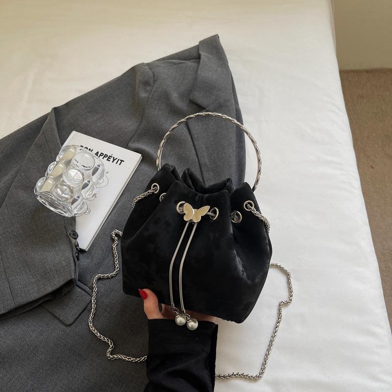 

Popular bag women s new niche chain crossbody bag portable pleated bucket bag