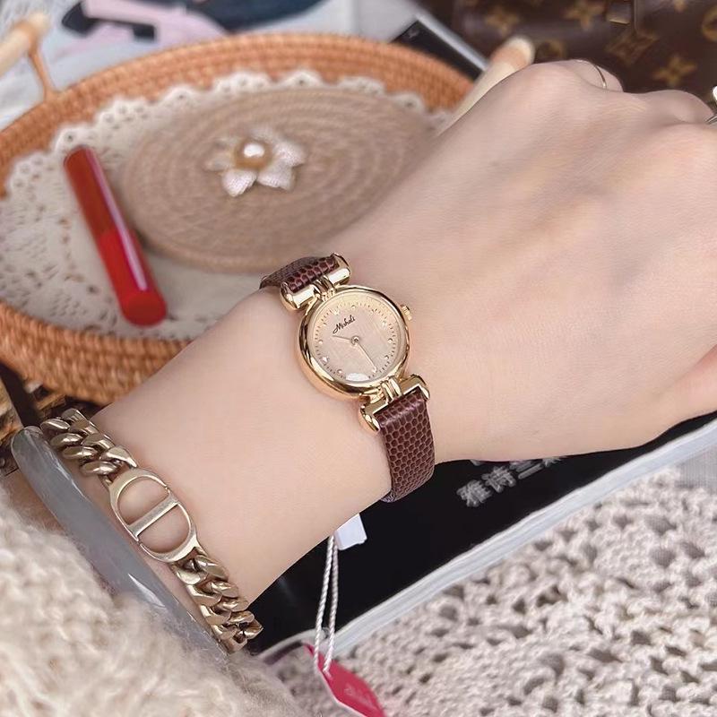 

Женские золотые ретро часы-браслет Mishali - Маленький циферблат, Изысканный ароматный стиль 22051