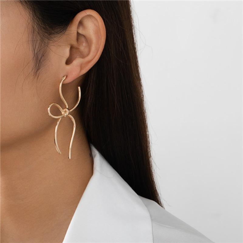 

On the bow-shaped stud earrings, earrings, metal hollow design, niche, high-end and exquisite celebration of festivals, daily versatility