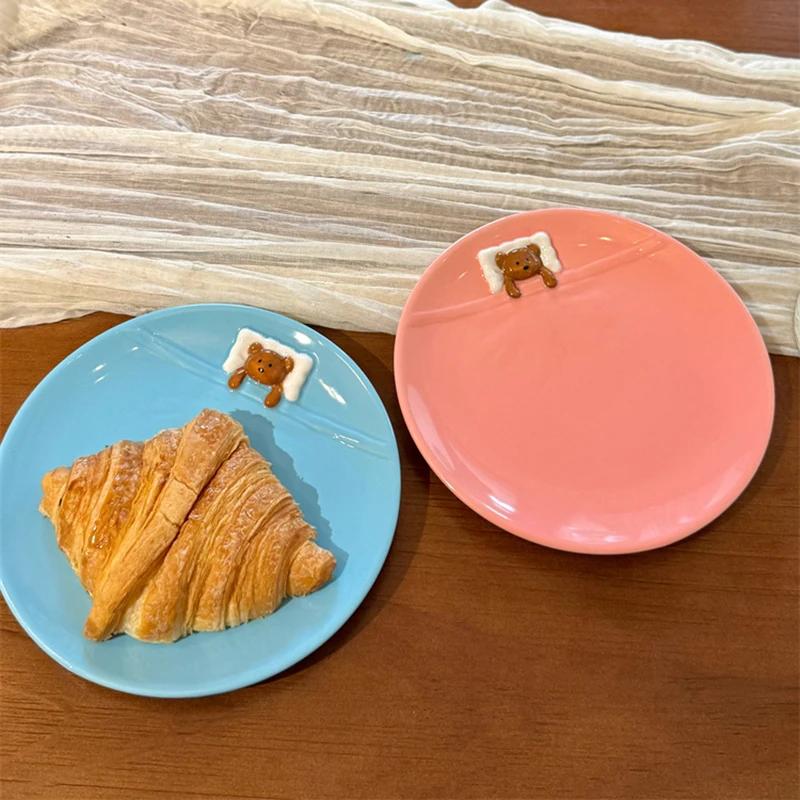 Ceramic Plates Cute Bear 3D Embossed Plate Fashion Creative Dessert Round Disc Exquisite Household Bread Breakfast Tableware