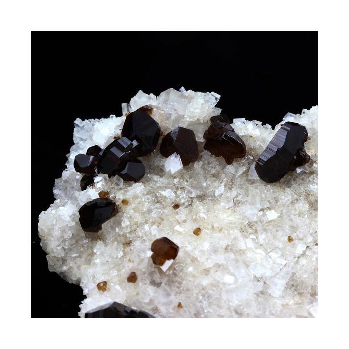 Pierres et Minéraux. Uvite, Magnesite. 677.5 ct. Brumado, Bahia, Brésil.