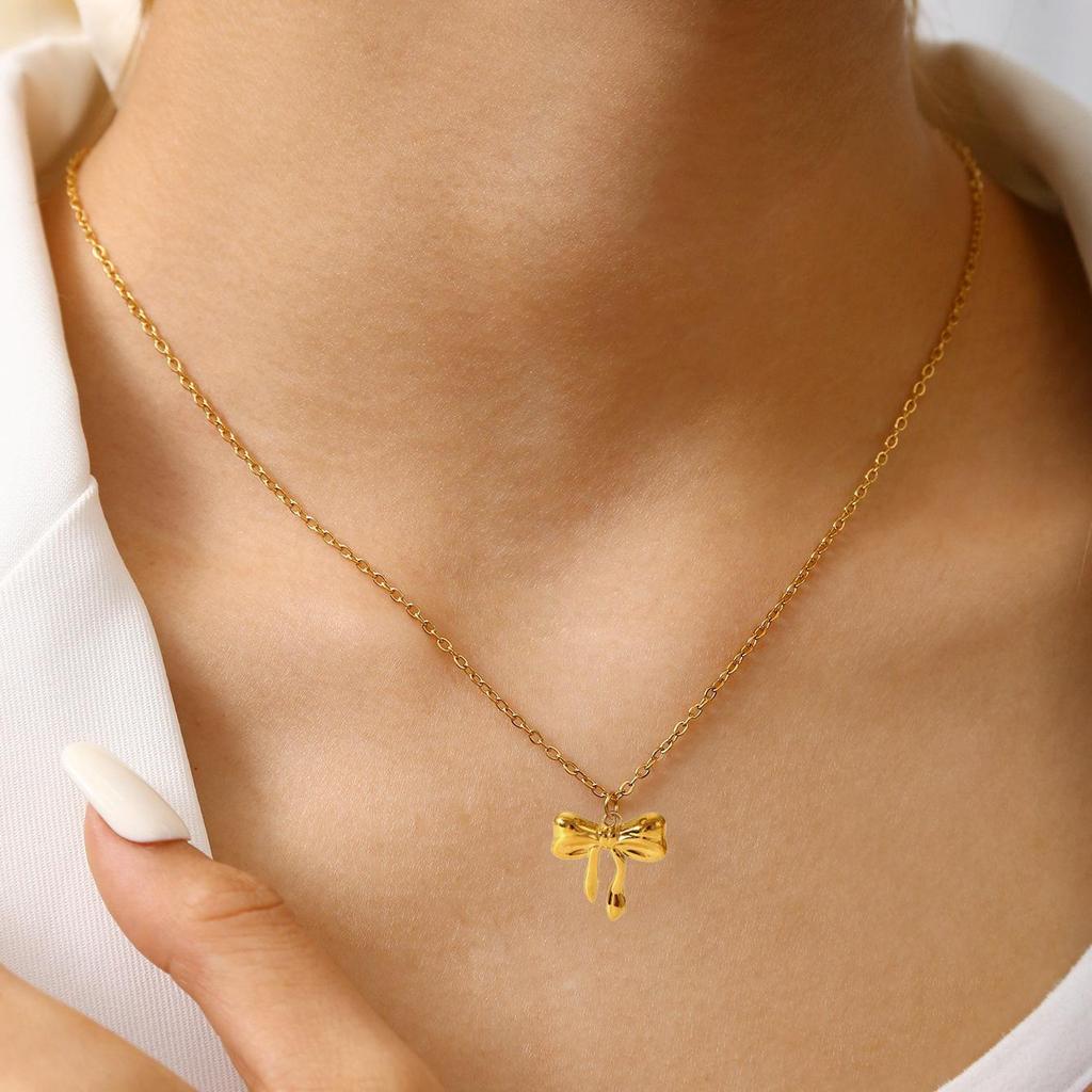 Women's Gold Bow Pendant Necklace - Titanium Steel, Non-fading, Fashion Light Luxury Clavicle Chain Accessory
