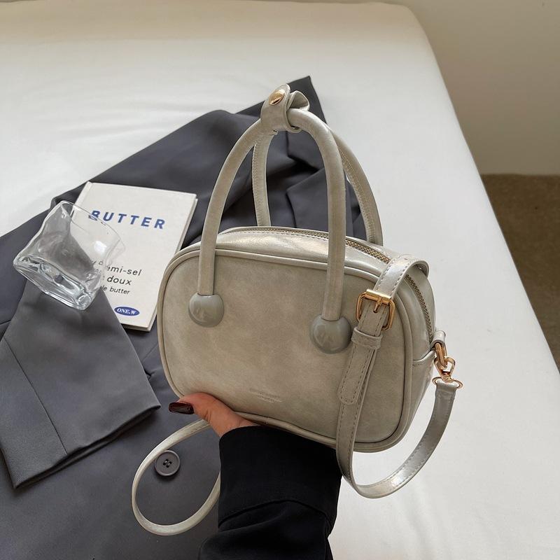 

Сумка-подушка женская 2025 новая сумочка на плечо кроссбоди милая сумочка с подвеской 19*8*13