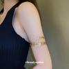 Blatt & Zweig Armreif: Luxuriös, Einzigartiges Design, Vielseitiges Armband im Cold Style
