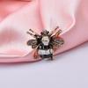 New Arrival Fashionable Stylish Bee Magnet Brooches Adorable Animal Crystal Stone Pearl Lapel Pin Scarf Hijab Pins Women Luxulry Jewelry Men