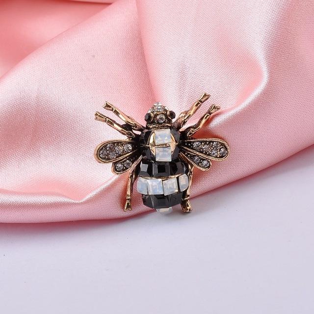 New Arrival Fashionable Stylish Bee Magnet Brooches Adorable Animal Crystal Stone Pearl Lapel Pin Scarf Hijab Pins Women Luxulry Jewelry Men