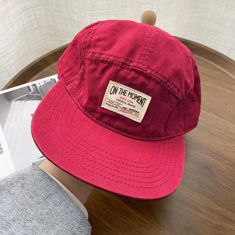 

Soft Top Flat Brim Japanese Snapback Hat For Men Women Short Brim Hip Hop Peaked Cap Summer Cotton Sun Visors Baseball Hat One Size красный