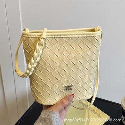 Summer Shoulder Small Bag Women's 2025 New Trend Korean Niche Bucket Bag Super Fire Messenger Versatile Woven Bag