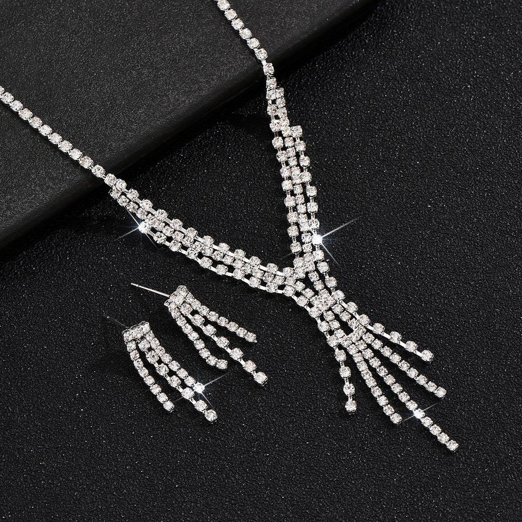 Elegantná svetlá luxusná retiazka na kľúčnu kosť: Trblietavý diamantový náhrdelník s strapcami, náušnice, sada náramkov - Dámske európske a americké módne doplnky