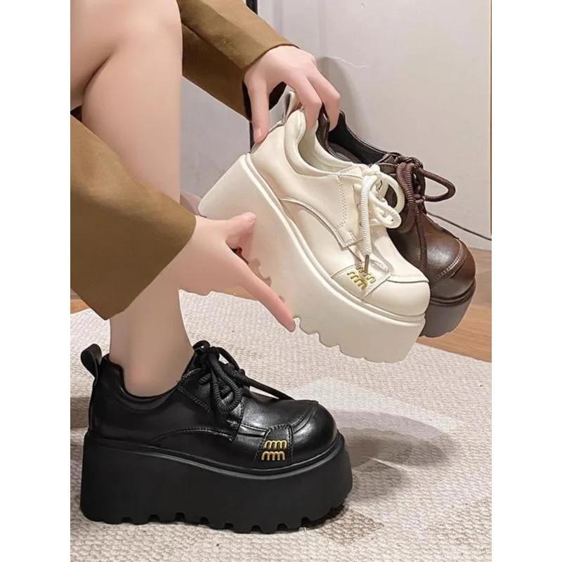8CM Obcasy Nowe 2025 Wiosna Damskie Skórzane Sneakersy Wysoka Platforma Sznurowane Buty Codzienne Gruba Podeszwa Czółenka do Chodzenia Zapatos Mujer