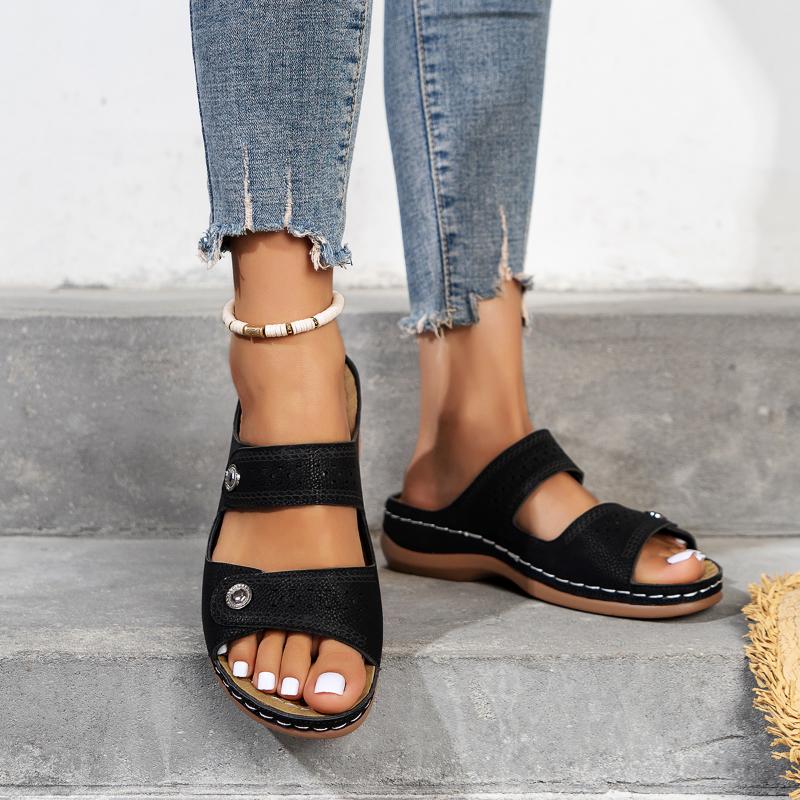 Women's Slippers 2024 Summer New Retro Wedge Rivets Leather Open Toe Walking Beach Flip Flops Non-slip Round Toe Outdoor Slides