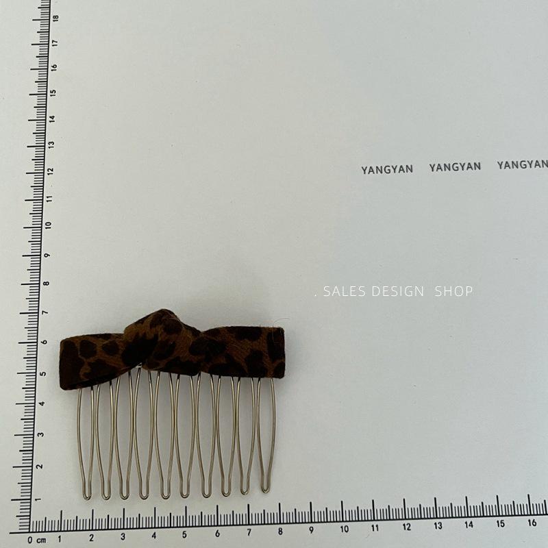 Luxury Minimalist Leopard Print Hair Clip: Japanese & Korean-Inspired for Stray Hairs & Messy Buns