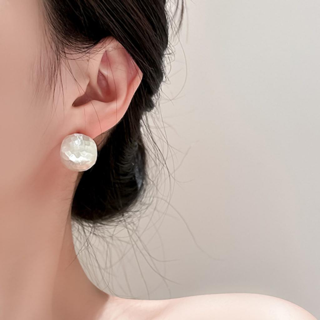 Retro Frosted Semi-circular Whacked Pattern Earrings Light Luxury Temperament Niche Raise Ear Hole Earrings Senior Sense Ladies Accessories Jewelry