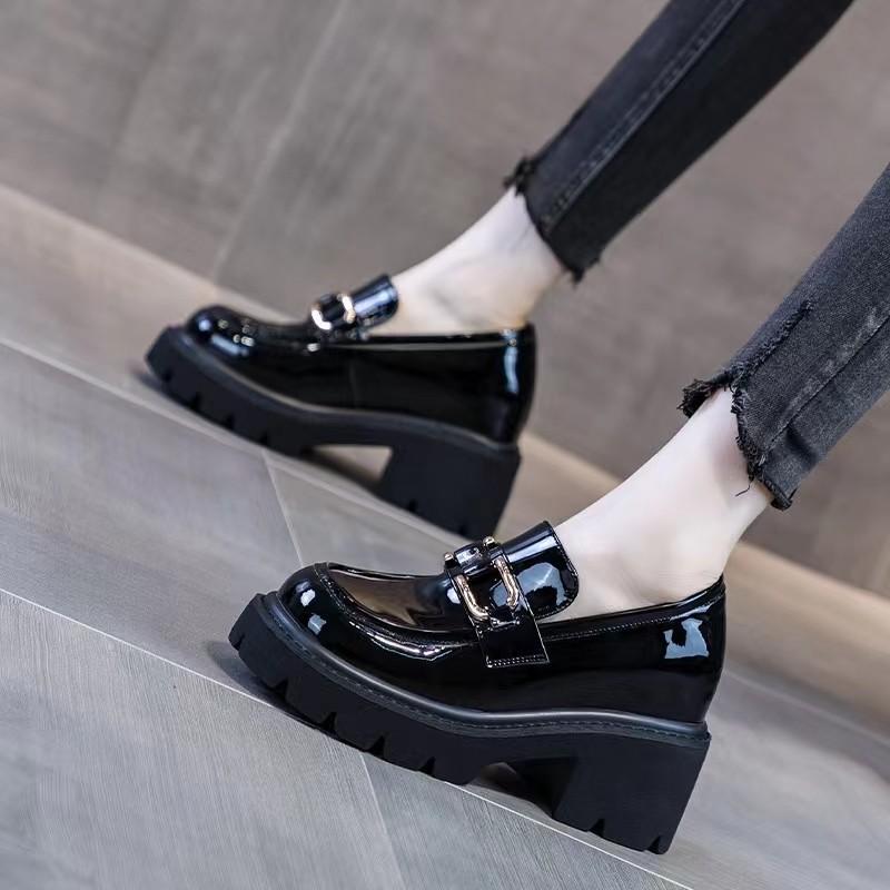 Mocassins à semelle épaisse pour femme Mode Printemps Automne Talons Hauts Chaussures Simples Décoratives en Métal