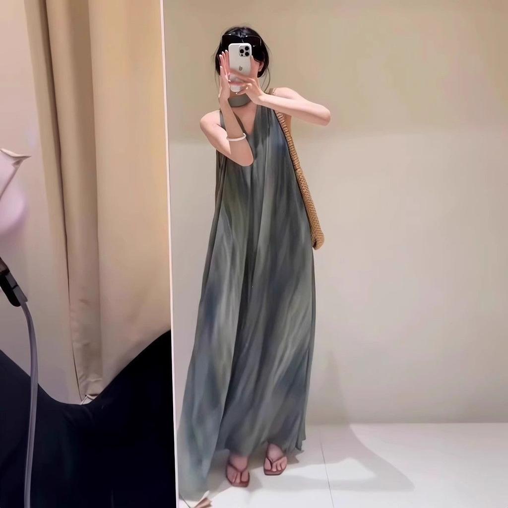 French high-end seaside vacation smudged V-neck suspender dress for women's summer is popular this year, long skirt