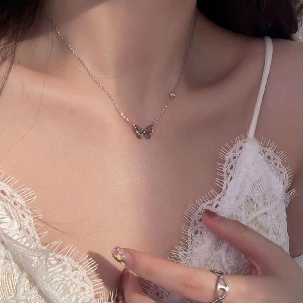 Women's Temperature-Sensitive Color-Changing Butterfly Necklace: Elegant, Versatile, Luxury Clavicle Chain Pendant