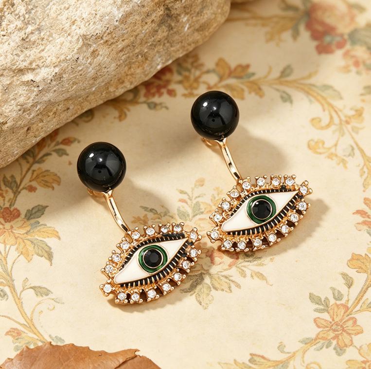 Trendy Minimalist Demon Eye Earring: 3-in-1 Retro Fashion Statement