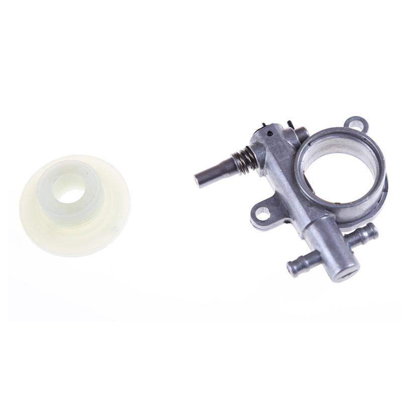 2500/3800 Chainsaw Spare Parts Chainsaw Oil Pump With Worm Drive Gear Tool