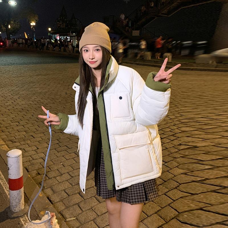 Iarnă Stil Coreean Nou Palton de Bumbac cu Guler Înalt în Culoare Contrastantă pentru Femei, Palton Scurt, Larg, Îngroșat pentru Persoane Mici