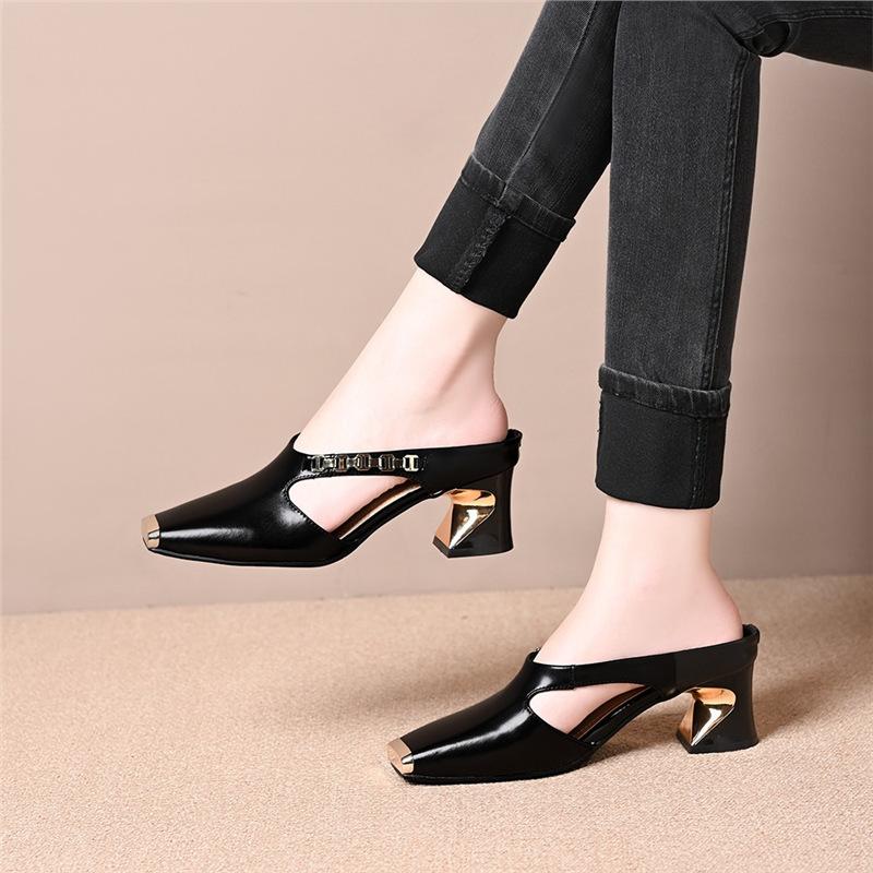 

Металлическая железная голова летние новые квадратные полушлепанцы женские для улицы средний каблук мягкая кожа повседневные ленивые на одном педале сумка голова тапочки 35