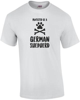 Beschützt von einem Deutschen Schäferhund - Deutscher Schäferhund T-Shirt