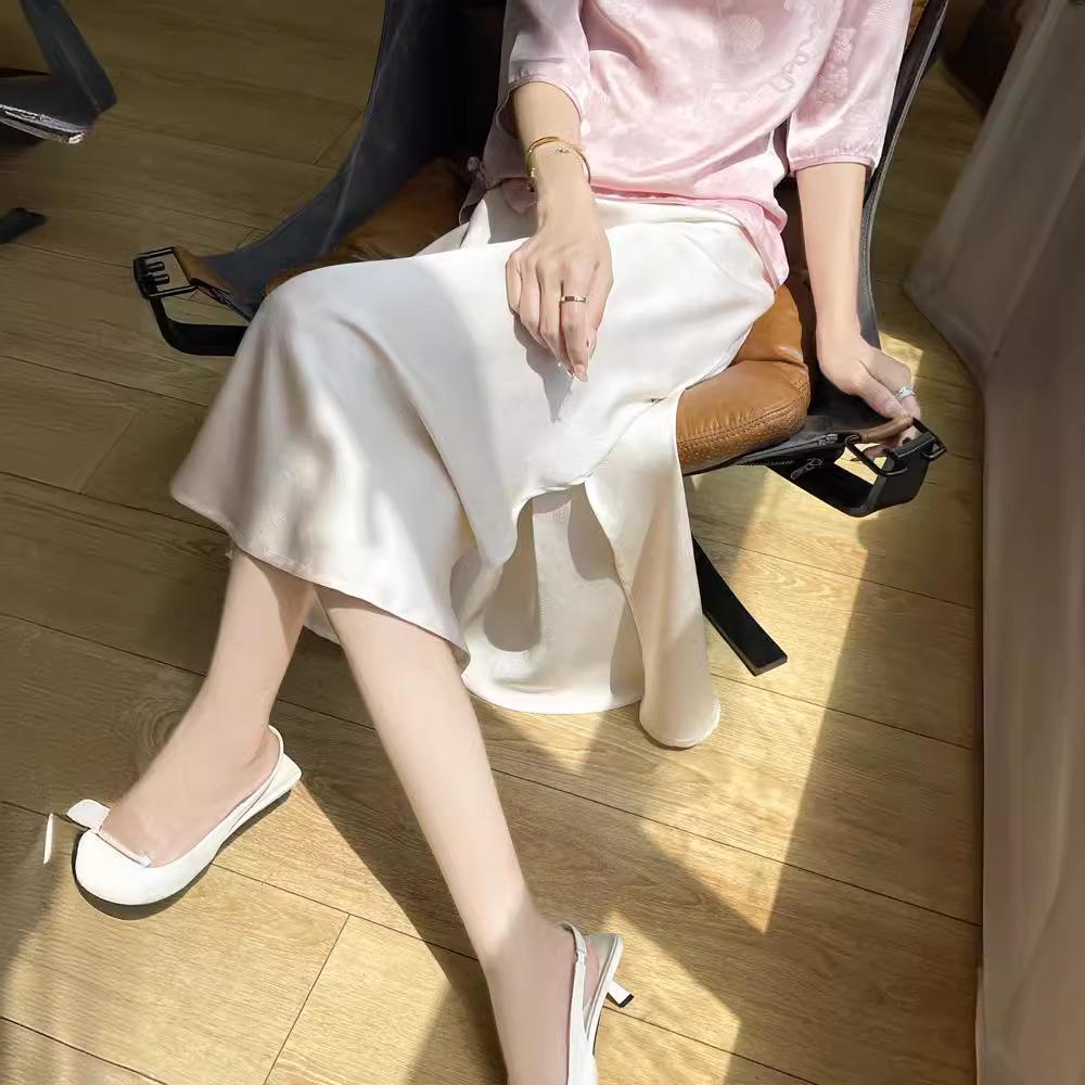 Fustă plisată din mătase de calitate superioară pentru femei, cu model coadă de pește - Vara 2024, culoare uni, talie înaltă, design cu crăpături.